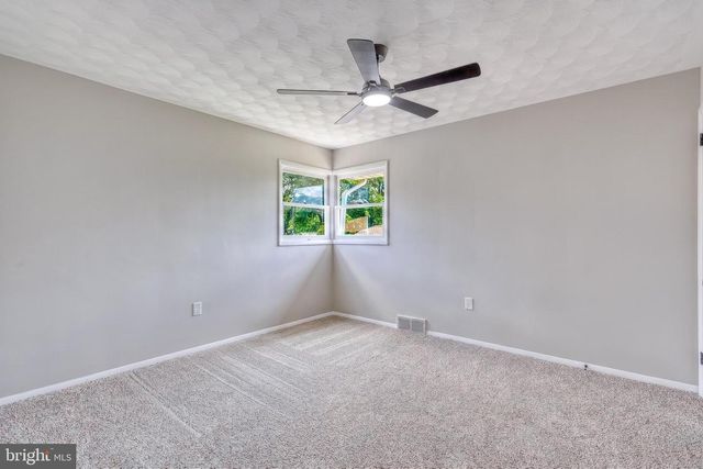 7 CRESTLINE DR, Manchester, PA 17345