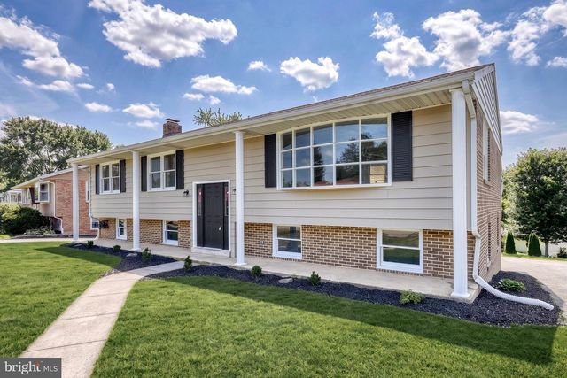 7 CRESTLINE DR, Manchester, PA 17345