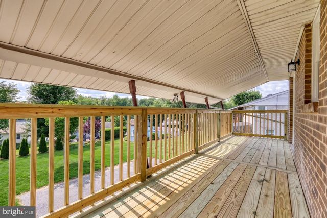 7 CRESTLINE DR, Manchester, PA 17345
