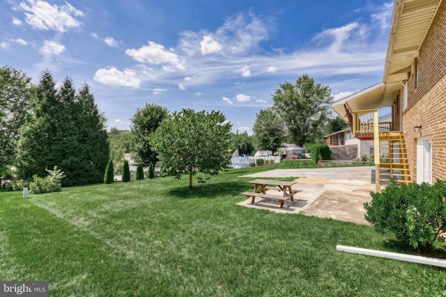 7 CRESTLINE DR, Manchester, PA 17345