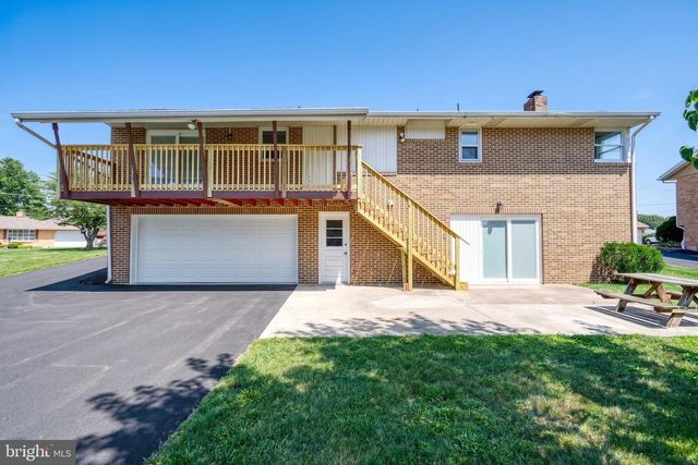 7 CRESTLINE DR, Manchester, PA 17345
