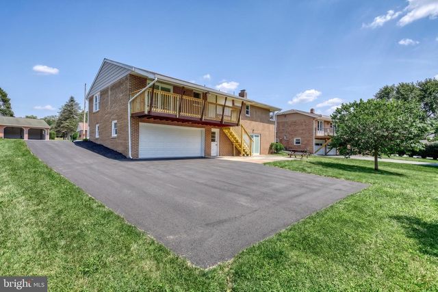 7 CRESTLINE DR, Manchester, PA 17345