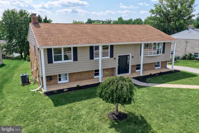 7 CRESTLINE DR, Manchester, PA 17345