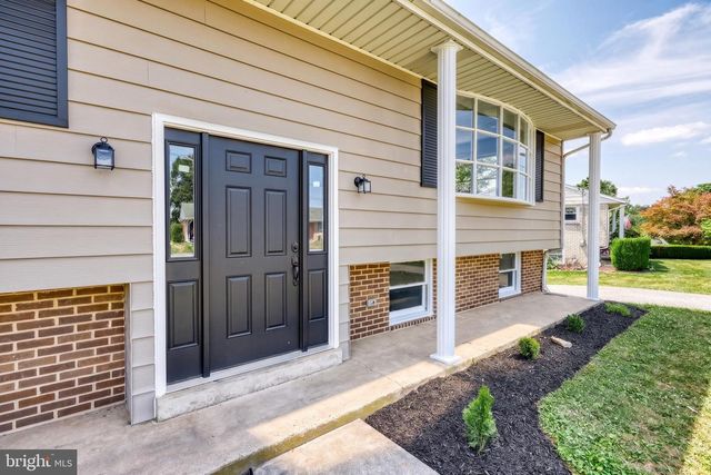 7 CRESTLINE DR, Manchester, PA 17345