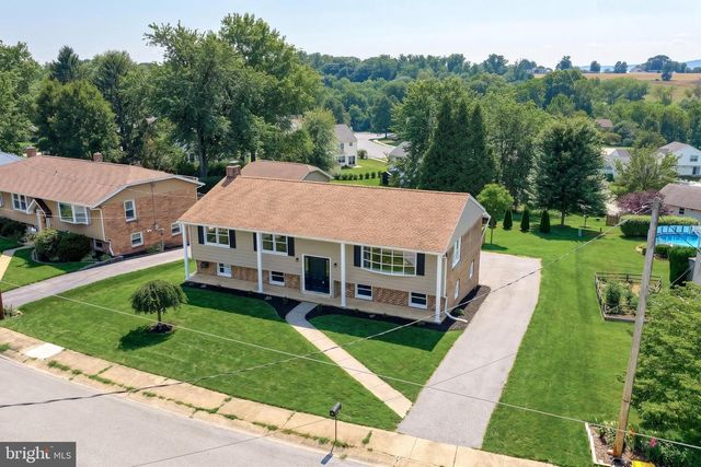 7 CRESTLINE DR, Manchester, PA 17345