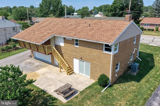 7 CRESTLINE DR, Manchester, PA 17345