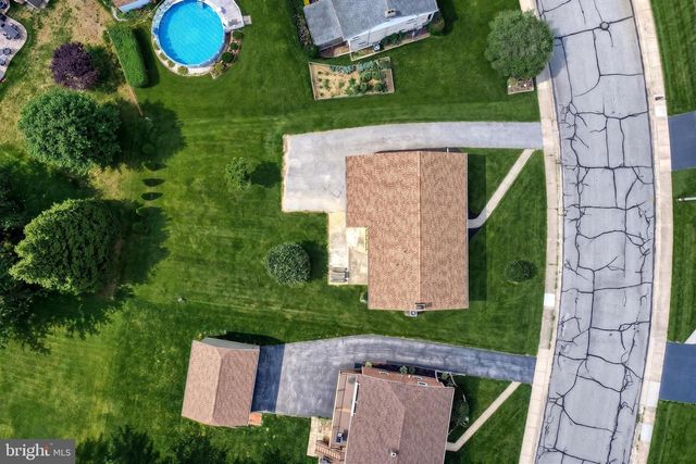 7 CRESTLINE DR, Manchester, PA 17345