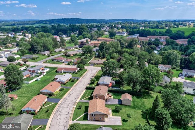 7 CRESTLINE DR, Manchester, PA 17345