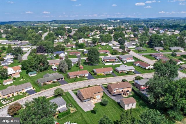 7 CRESTLINE DR, Manchester, PA 17345