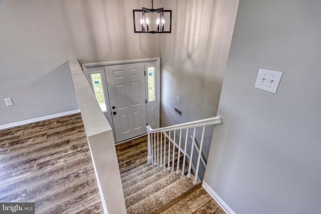7 CRESTLINE DR, Manchester, PA 17345