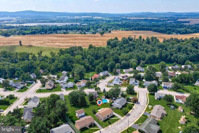7 CRESTLINE DR, Manchester, PA 17345