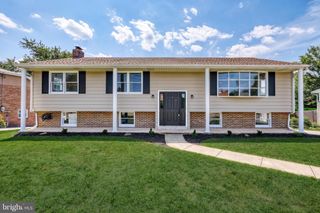 7 CRESTLINE DR, Manchester, PA 17345