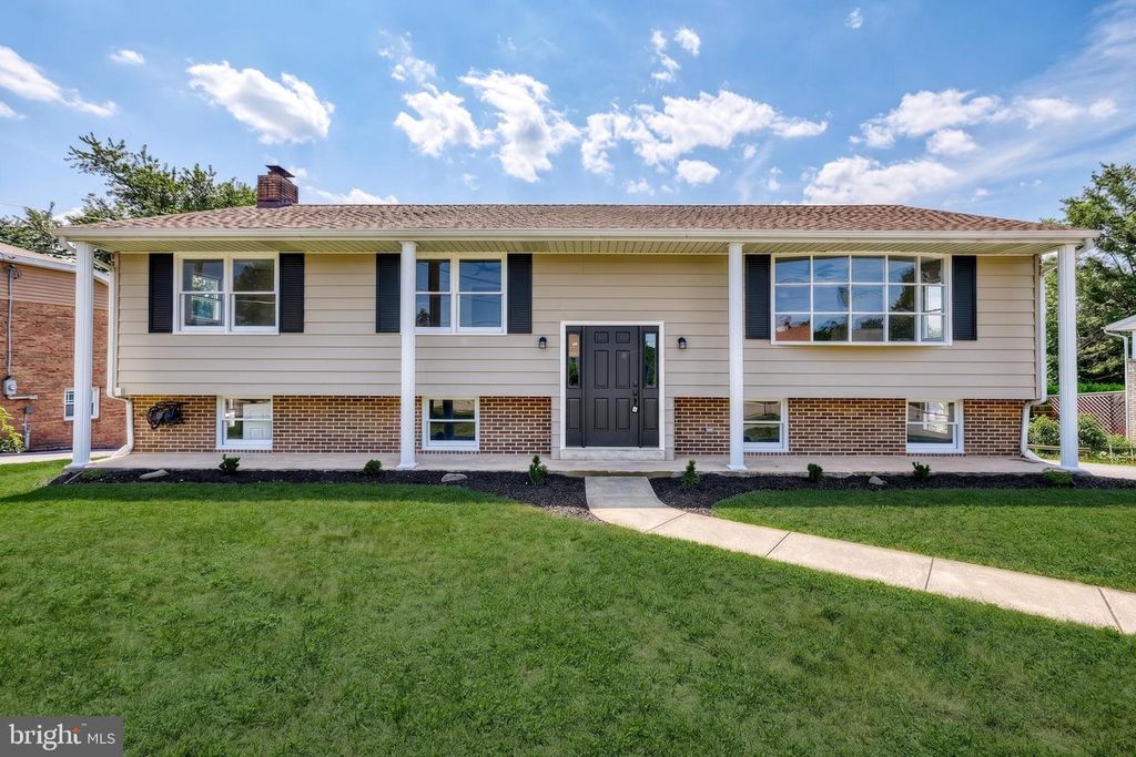 7 CRESTLINE DR, Manchester, PA 17345