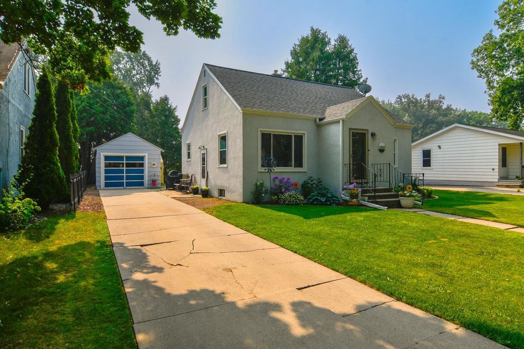 1207 14TH AVENUE, Green Bay, WI 54304