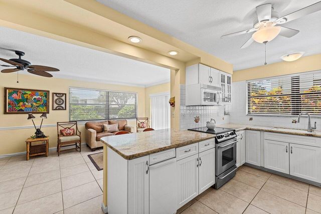 372 Golfview Road 101, North Palm Beach, FL 33408