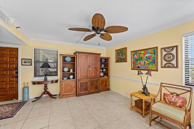 372 Golfview Road 101, North Palm Beach, FL 33408
