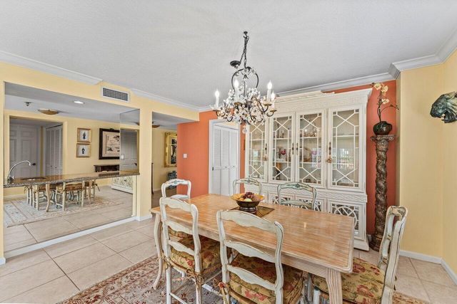 372 Golfview Road 101, North Palm Beach, FL 33408