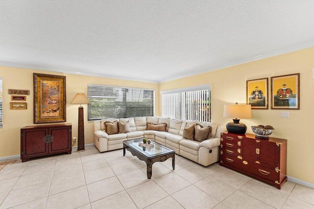 372 Golfview Road 101, North Palm Beach, FL 33408