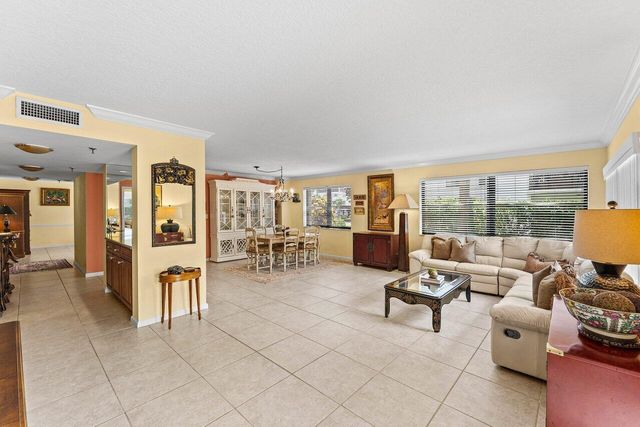 372 Golfview Road 101, North Palm Beach, FL 33408