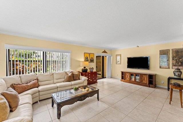 372 Golfview Road 101, North Palm Beach, FL 33408