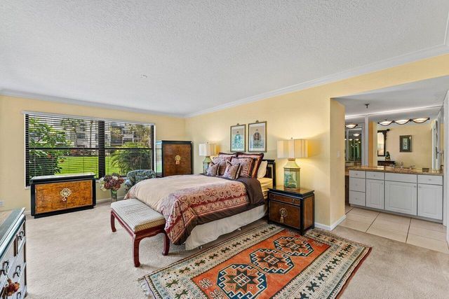 372 Golfview Road 101, North Palm Beach, FL 33408