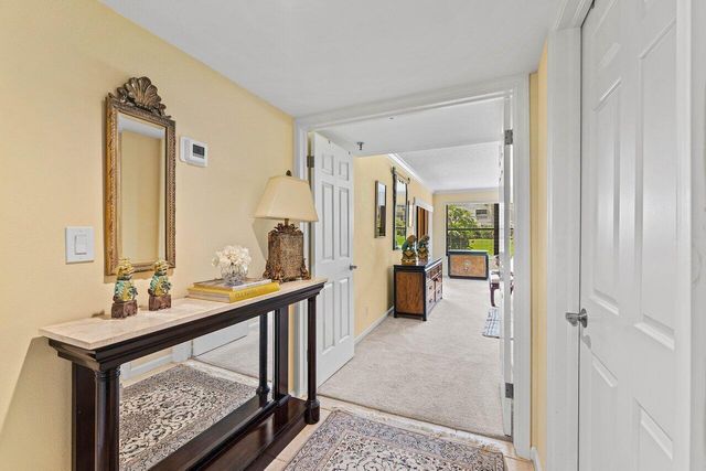 372 Golfview Road 101, North Palm Beach, FL 33408