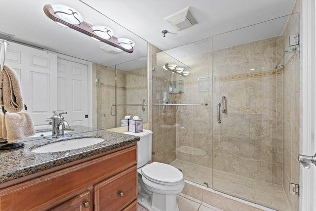 372 Golfview Road 101, North Palm Beach, FL 33408