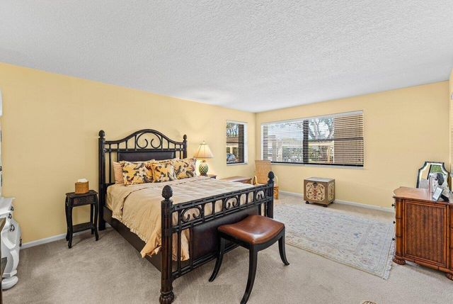 372 Golfview Road 101, North Palm Beach, FL 33408