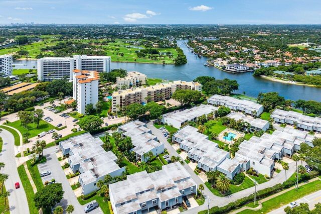 372 Golfview Road 101, North Palm Beach, FL 33408