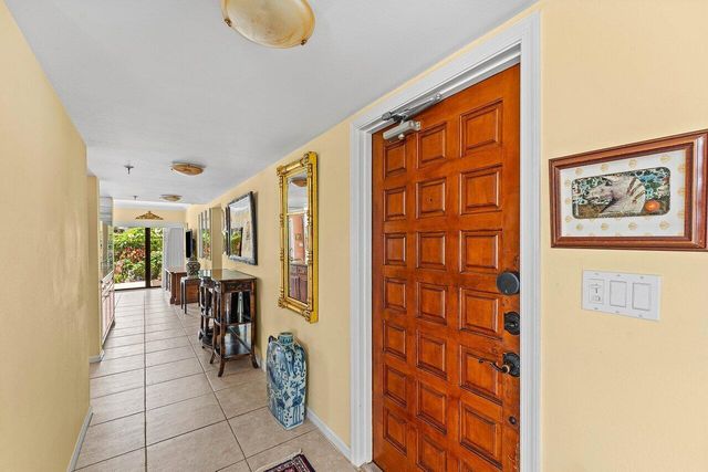372 Golfview Road 101, North Palm Beach, FL 33408