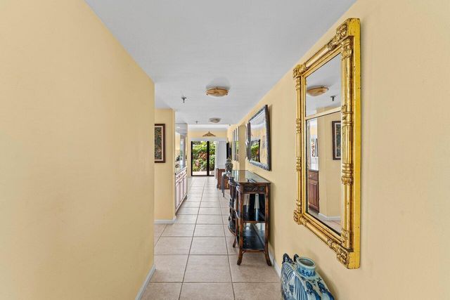 372 Golfview Road 101, North Palm Beach, FL 33408