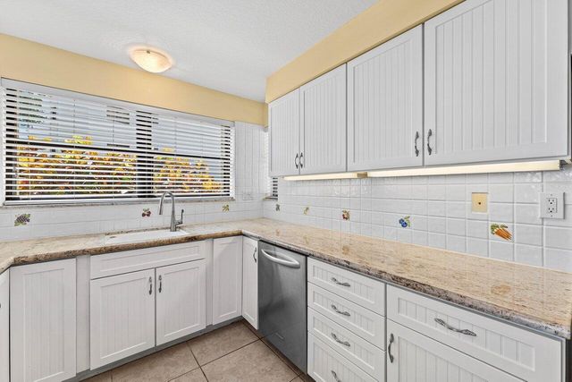 372 Golfview Road 101, North Palm Beach, FL 33408