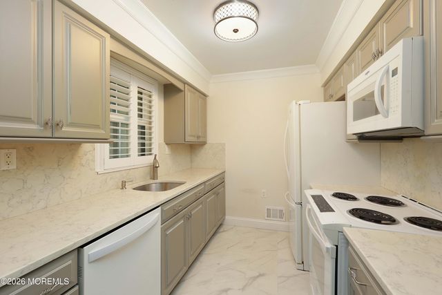 101 Wellington Place 101, Matawan, NJ 07747