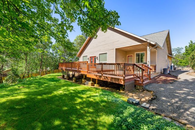 847 Three Pines Road, Grants Pass, OR 97526