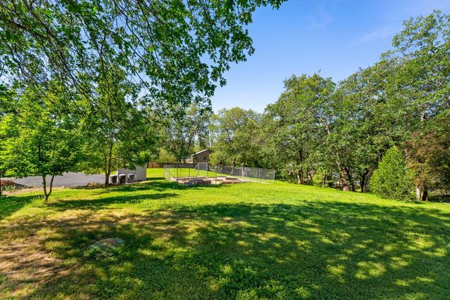 847 Three Pines Road, Grants Pass, OR 97526