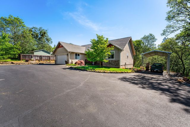 847 Three Pines Road, Grants Pass, OR 97526