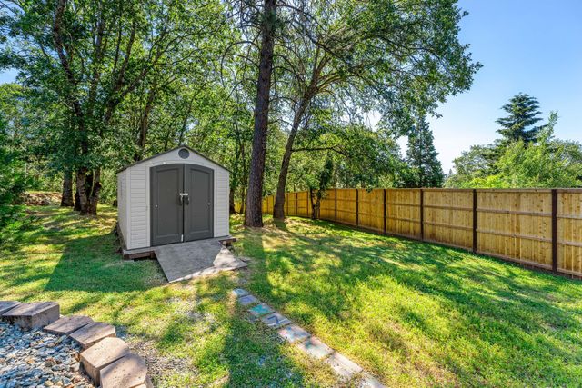 847 Three Pines Road, Grants Pass, OR 97526