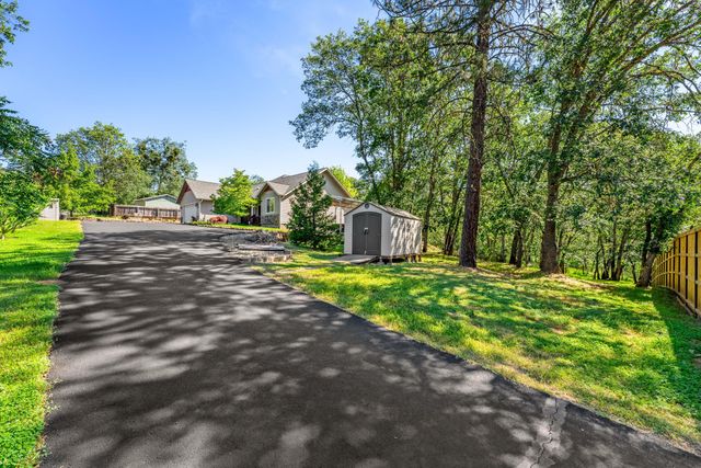 847 Three Pines Road, Grants Pass, OR 97526