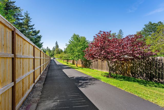 847 Three Pines Road, Grants Pass, OR 97526