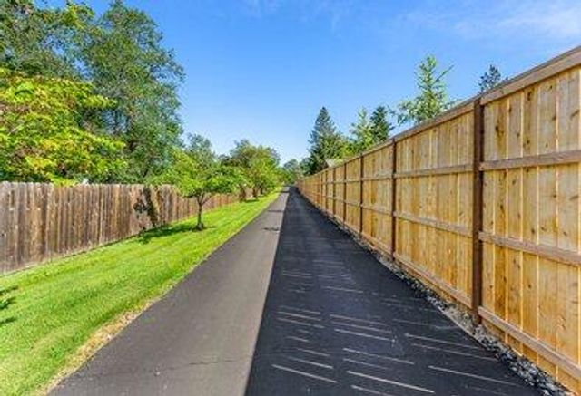 847 Three Pines Road, Grants Pass, OR 97526