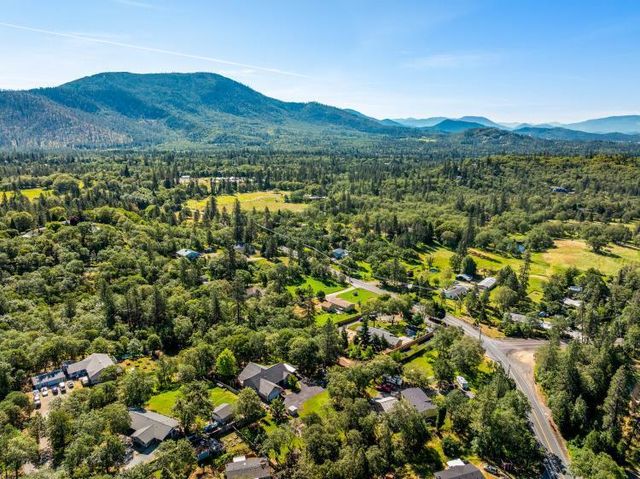 847 Three Pines Road, Grants Pass, OR 97526