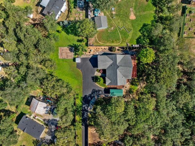 847 Three Pines Road, Grants Pass, OR 97526