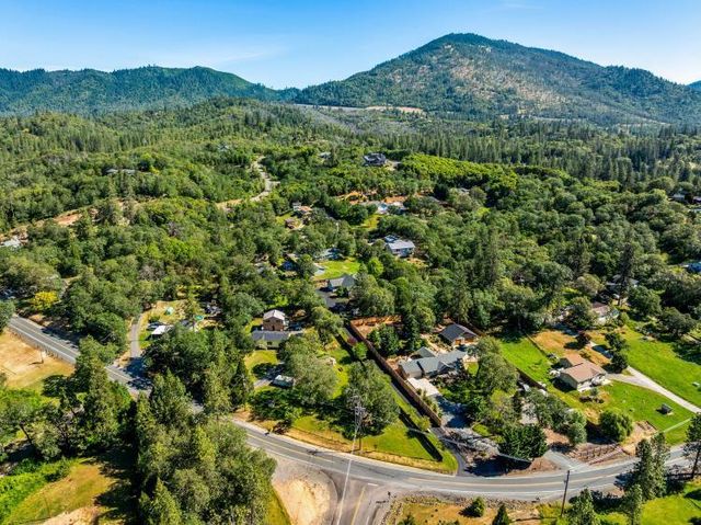 847 Three Pines Road, Grants Pass, OR 97526
