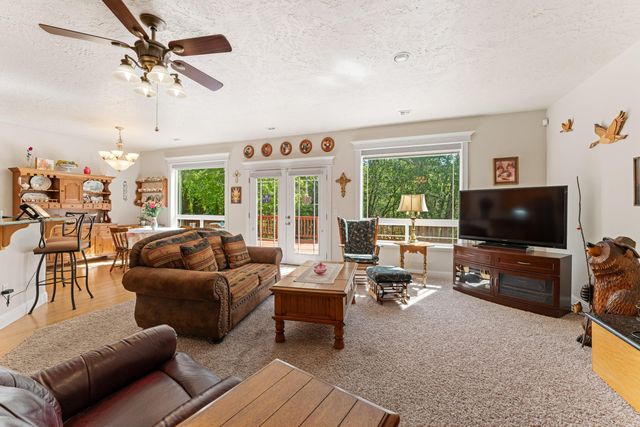 847 Three Pines Road, Grants Pass, OR 97526