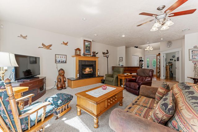 847 Three Pines Road, Grants Pass, OR 97526