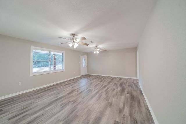 5739 Skylane Drive, Montgomery, TX 77316