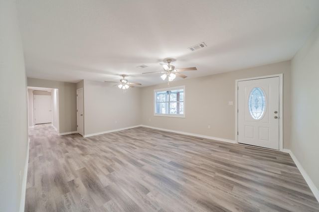 5739 Skylane Drive, Montgomery, TX 77316