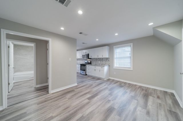 5739 Skylane Drive, Montgomery, TX 77316