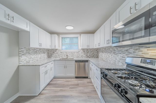 5739 Skylane Drive, Montgomery, TX 77316