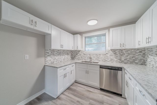 5739 Skylane Drive, Montgomery, TX 77316